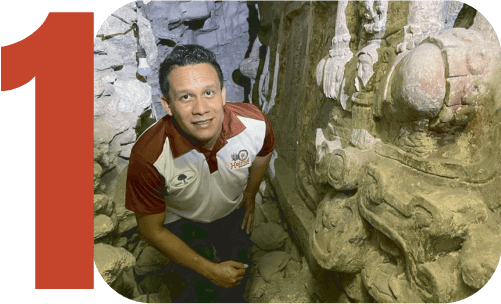 Friso con un Guía de VisitaHolmul